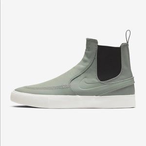 NEW Nike Mid Shoe Size 12 Men